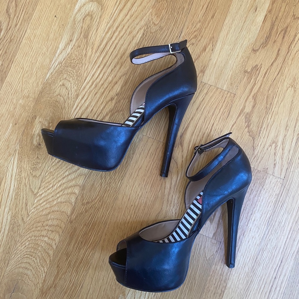 Betsey Johnson pumps - Picture 3 of 13